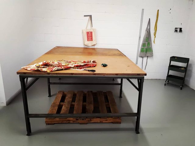 Notre belle et vieille table de taillage / our beautiful old cutting table