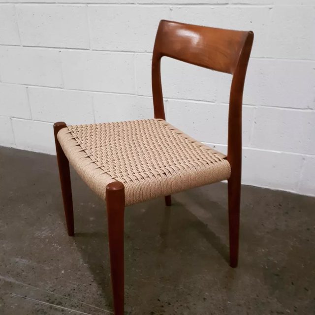 New woven seats for 8 Danish dining chairs. / Nouveau sièges tissés sur 8 chaises danoises de salle à dîner.