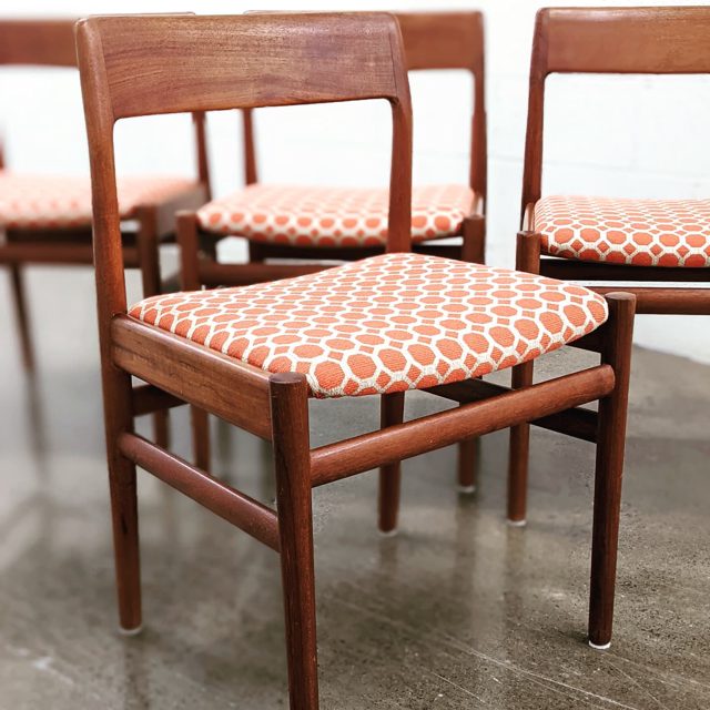 Lovely mid century dining set updated with Charlotte Fabrics pretreated range -  belles chaises de salle à manger mid ce