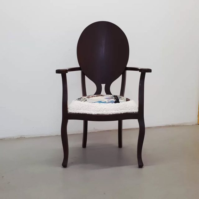 Le fauteuil de Grandmaman Renaud / Grandmaman Renaud's armchair.