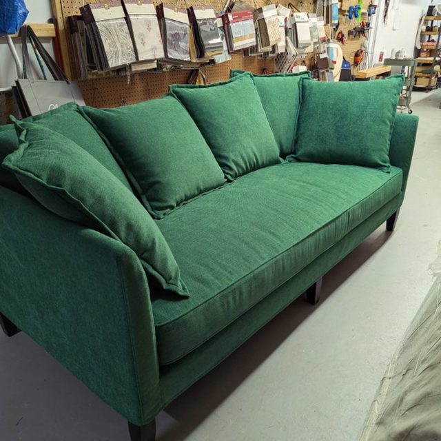 Une nouvelle housse amovible et un nouveau coussin et c'est exactement ce dont notre cliente à rêvé!  New removable cove