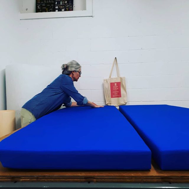 Facile de respecter la distanciation sociale sur des coussins de bateau de cette taille! / Easy to socially distance on 