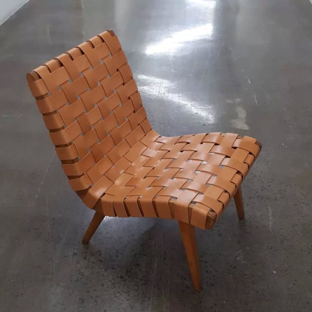 New straps for Jens Risom lounge chair. Thank you @mori.marks for  preparing the leather! / De nouvelles sangles pour un